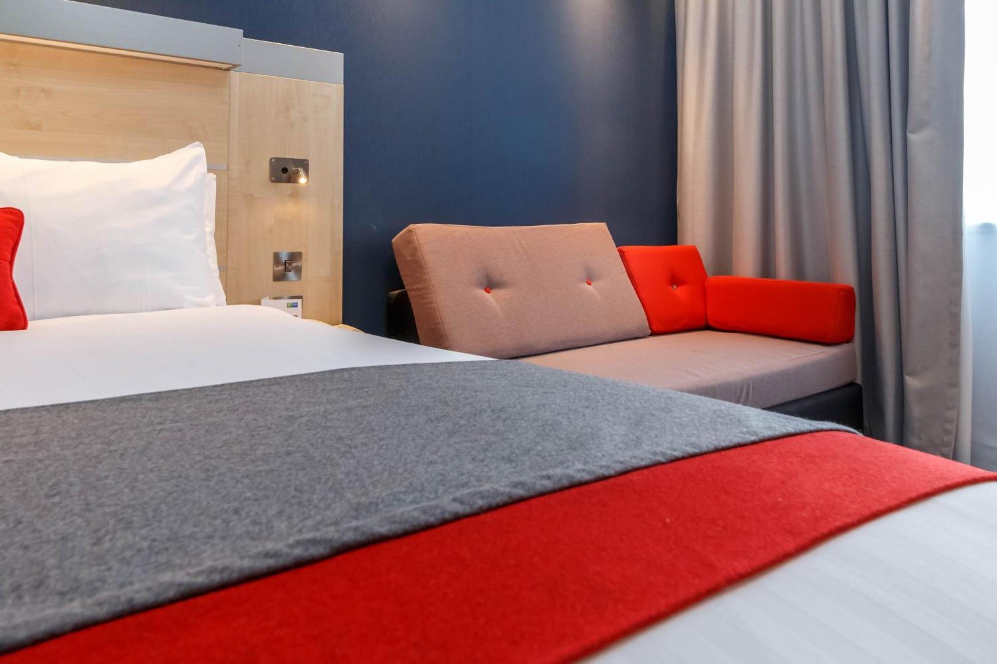 Holiday Inn Express Walsall M6, J10 By Ihg מראה חיצוני תמונה