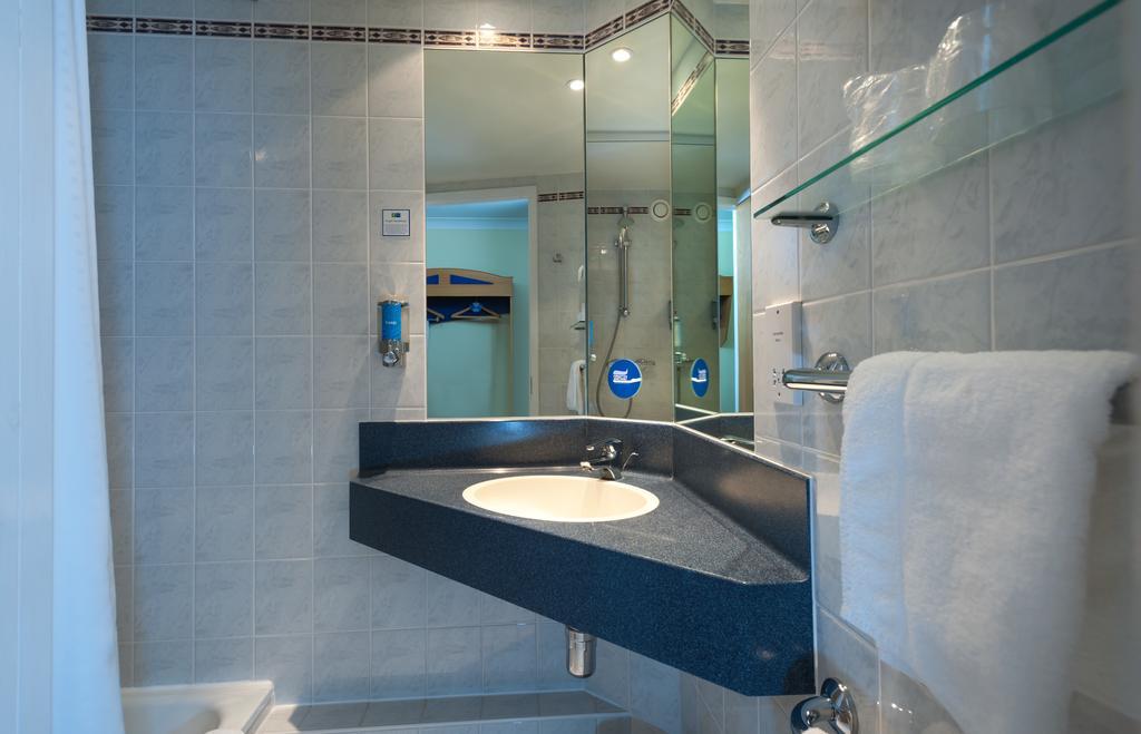 Holiday Inn Express Walsall M6, J10 By Ihg מראה חיצוני תמונה