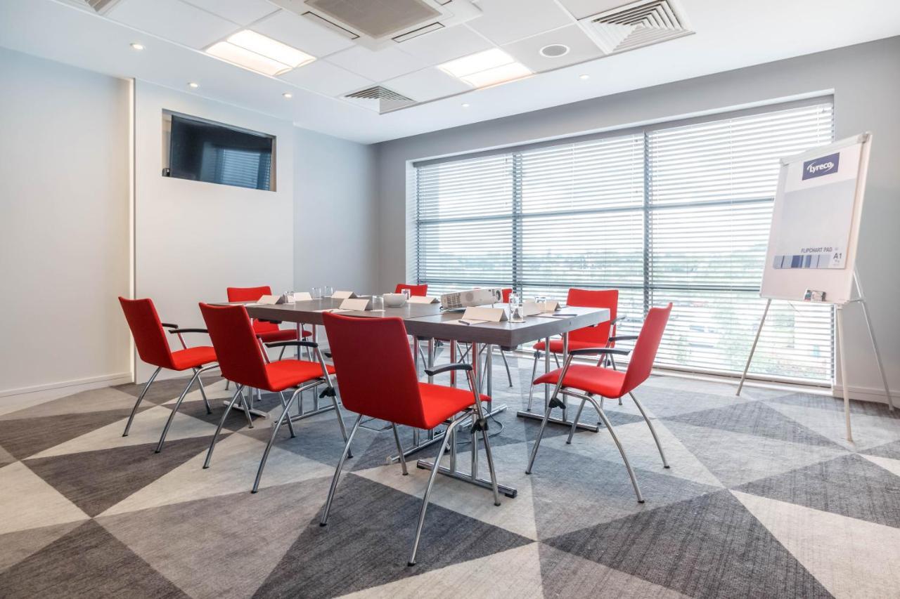Holiday Inn Express Walsall M6, J10 By Ihg מראה חיצוני תמונה
